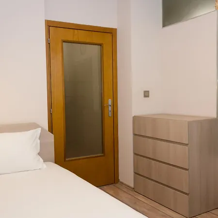 Апартаменти Modern Comfort In With Workspace By Flat Mаnаger Варна