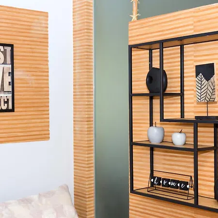 Апартаменти Modern Comfort In With Workspace By Flat Mаnаger *